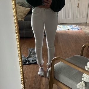 White fray bottom skinny jeans